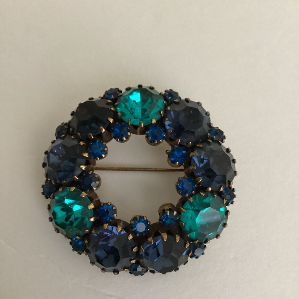 Vintage Weiss Brooch Pin Signed Round Blue Rhinestone Wreath